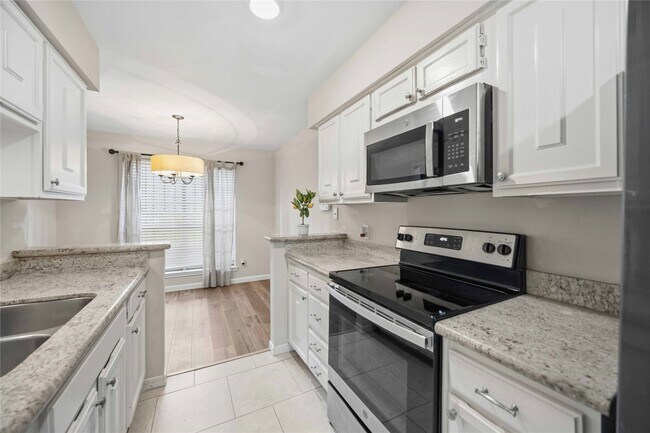 Building Photo - 10336 Briar Forest Dr