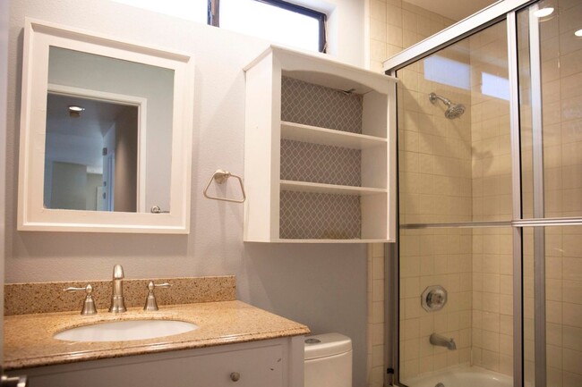 Building Photo - 40588 Clover Ln