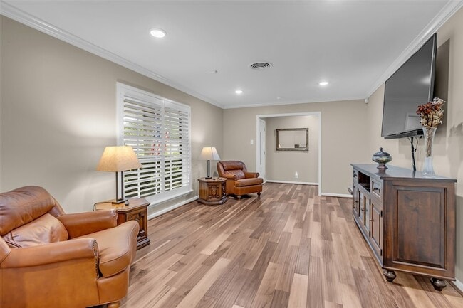 Building Photo - 10051 Meadow Lake Ln