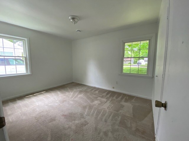 Building Photo - 355 Erskine Ave