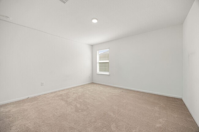 Building Photo - 16907 Elm Grove Rd