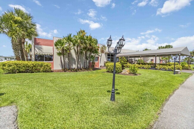 Building Photo - Nokomis Lake Village 3 bed/2bath