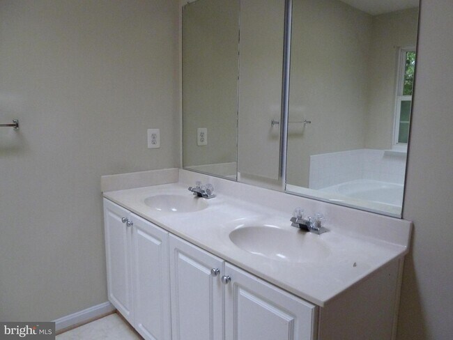 Building Photo - 231 Braxton Way