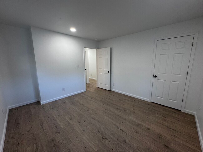 Building Photo - 3 Bedroom, 1 bath house with a bonus room