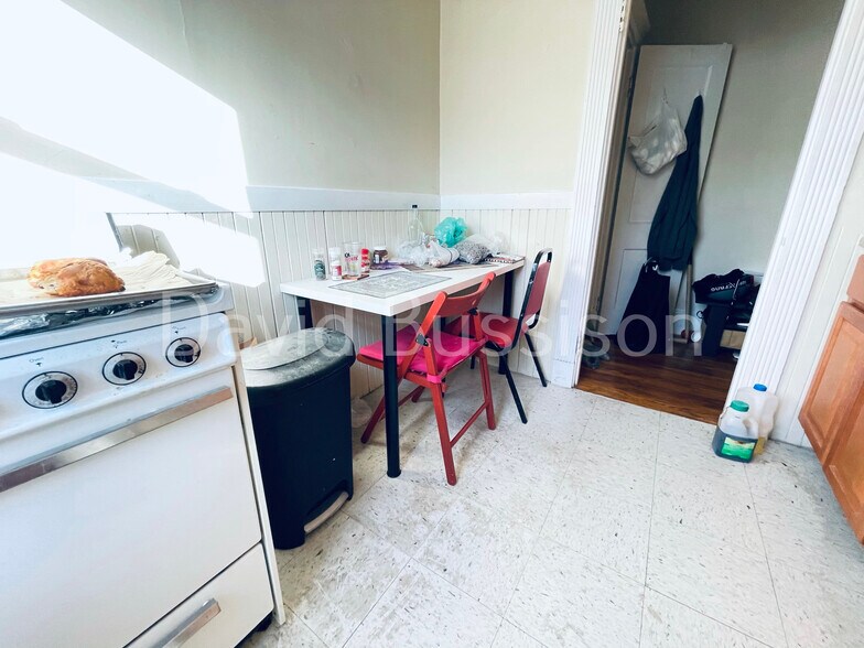 Building Photo - 75 Chester St