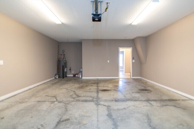 Building Photo - 2715 Honey Hill Rd