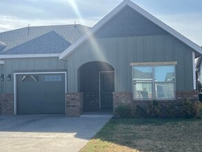 Building Photo - 2505 111th St