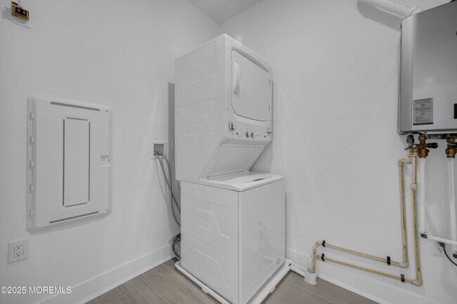 Building Photo - 28311 Radford Ct