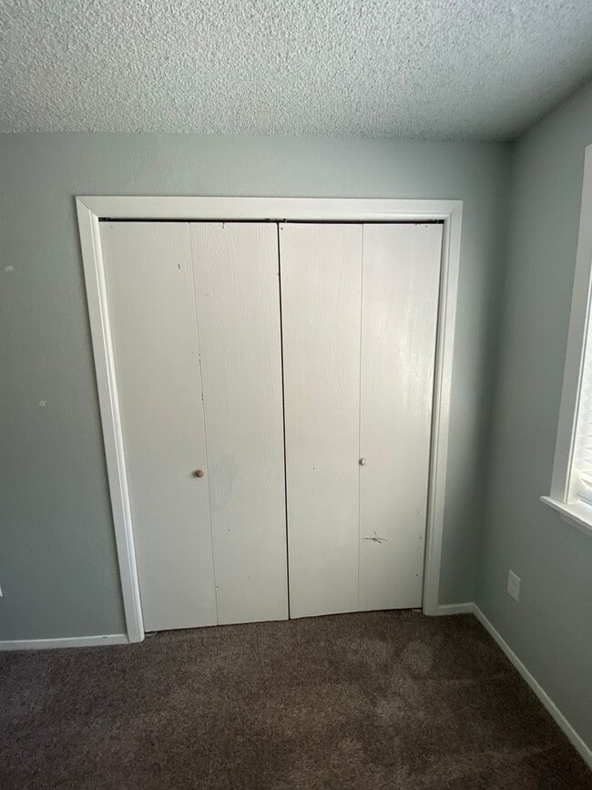 Building Photo - Ready first of June / 3 bedroom 2 bathroom...