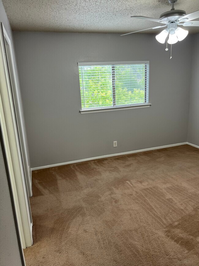 Building Photo - 9713 Village Briar