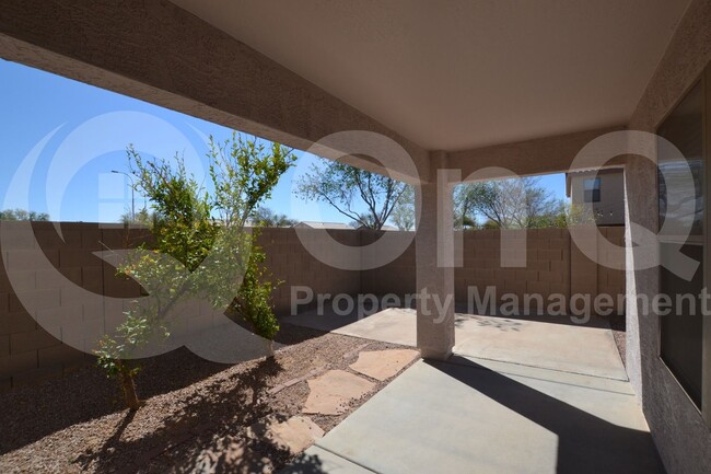 Building Photo - 699 E Springfield Pl