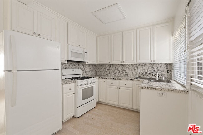 Building Photo - 1/2 Ocean Park Blvd