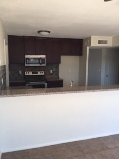 Building Photo - Beautiful 4 Bed, 2 Bath Home near Gilbert ...