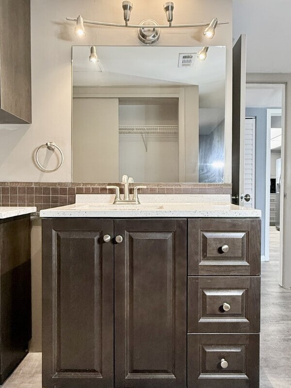 Building Photo - 785 S Village Dr