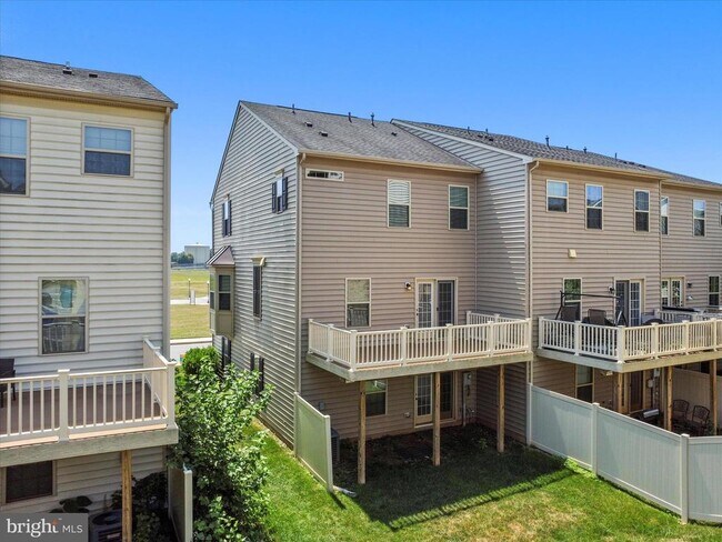 Building Photo - 5904 Leben Dr