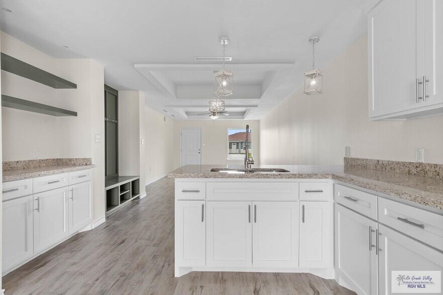 Building Photo - 690 Seminole Ln