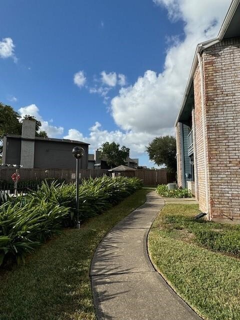 Building Photo - 2323 Fairwind Rd