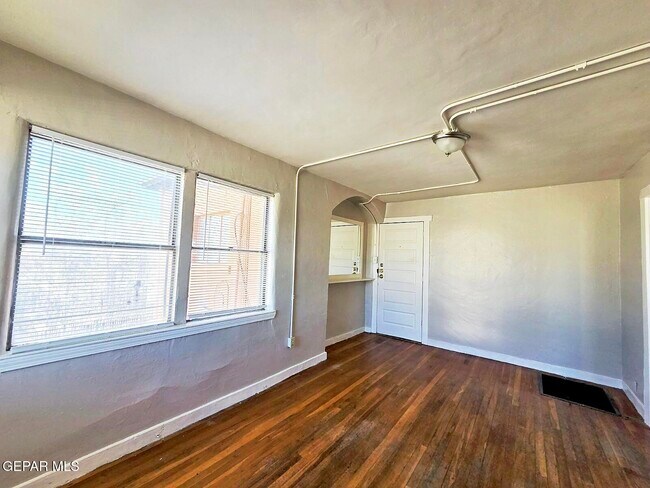 Building Photo - 1114 N El Paso St