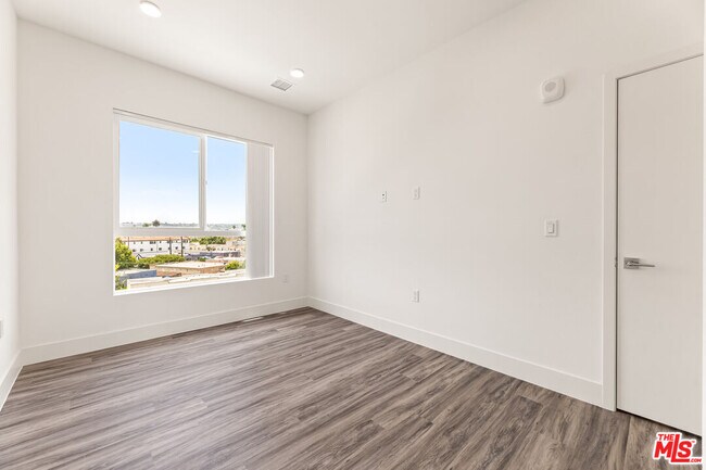 Building Photo - 4000 Mont Clair St