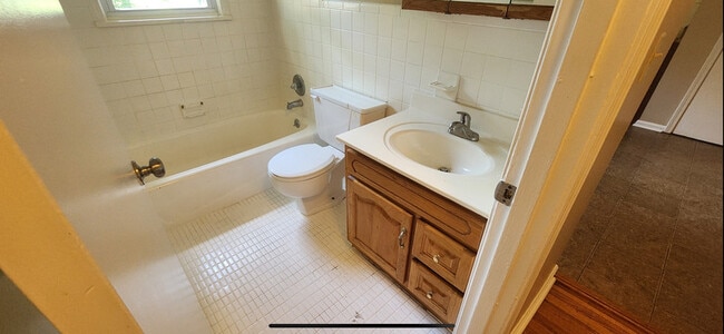 Building Photo - 3412 Winnland Dr