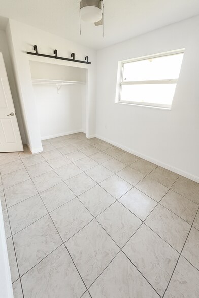 Building Photo - 3504 Lantana St