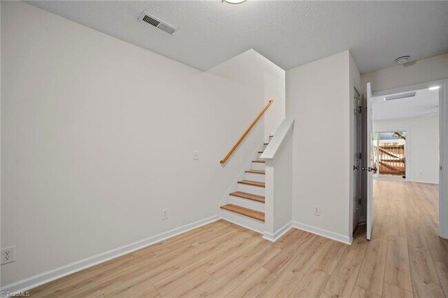 Building Photo - 4 Dunlevy Way