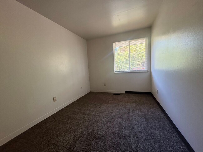 Building Photo - TIKI - 4563-4569 Croftshire Dr.