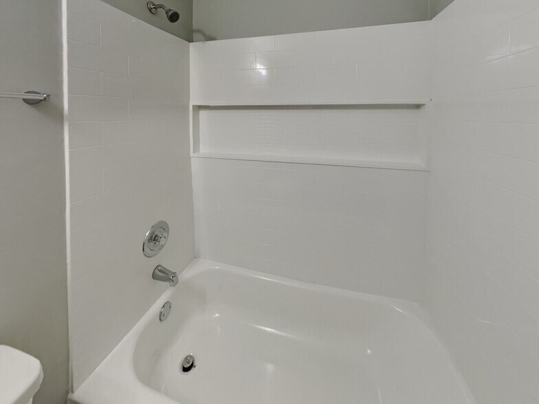 Building Photo - 7390 Isherwood Rd