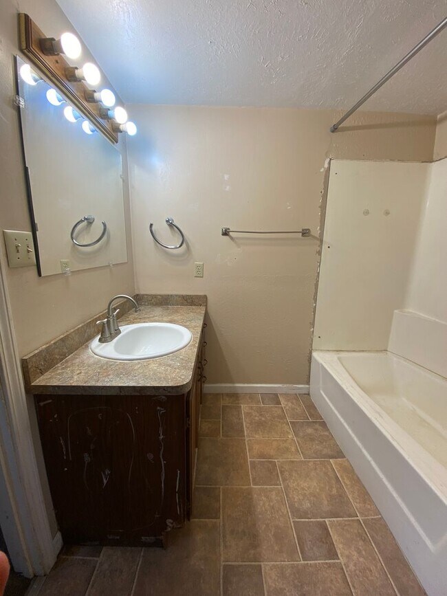 Building Photo - 68037 Franklin St