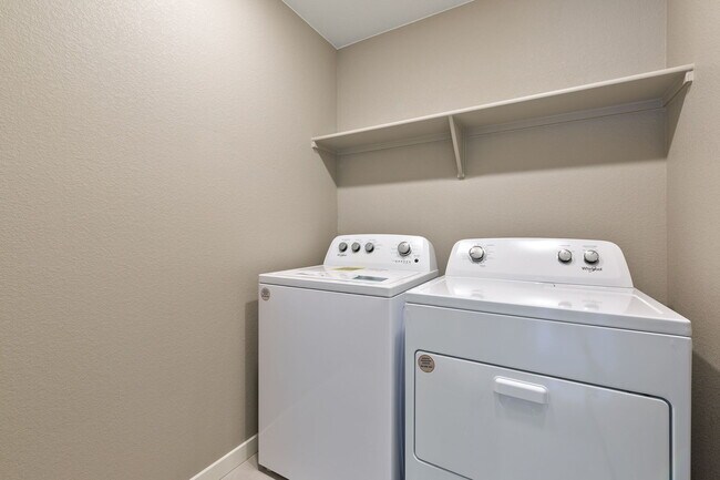 Building Photo - 1939 Knobby Pine Dr