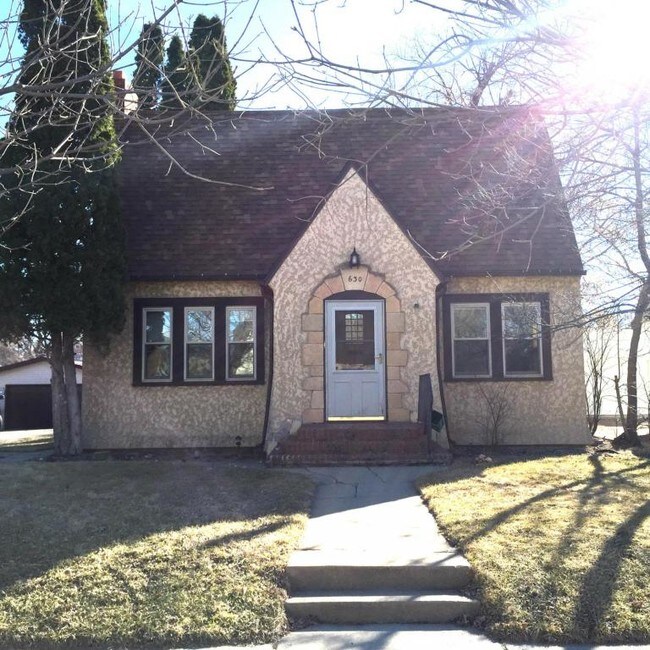 Primary Photo - 630 1st St NW