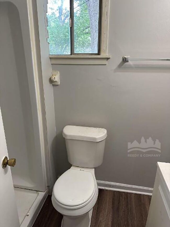 Building Photo - 1240 Robin Hood Ln