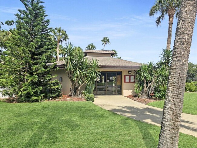 Building Photo - 6107 Evergreen Cir