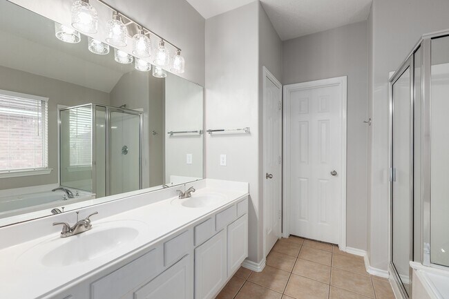 Building Photo - 18126 Stone Trail Manor Dr