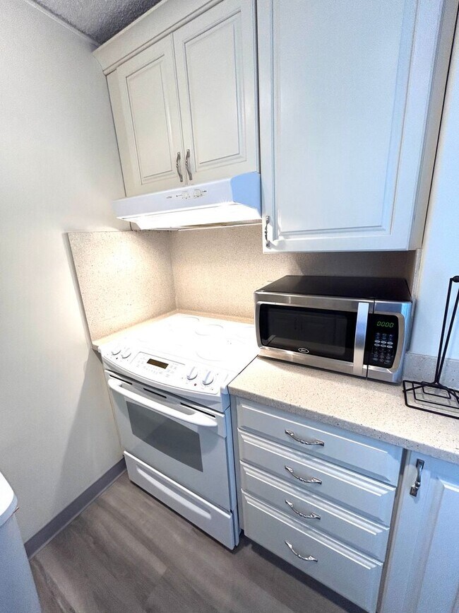Building Photo - Kinau Lanais Furn. 1 Bdrm., 1 bathroom with 1 cov'd/sec'd  parking