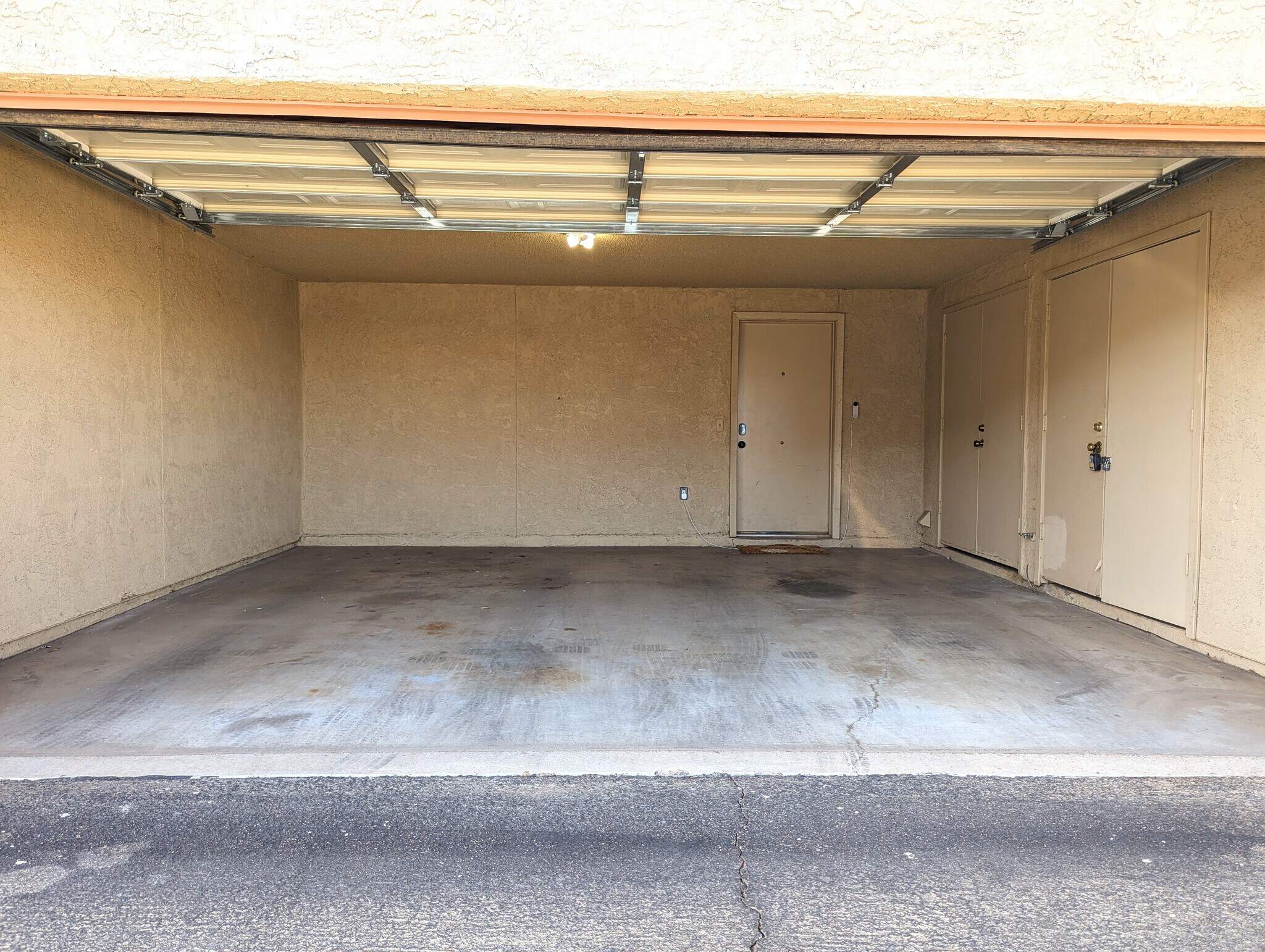 Building Photo - 4406 W Palmaire Ave