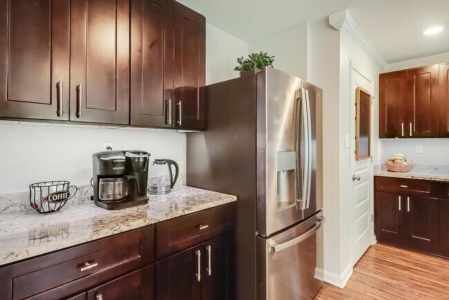 Building Photo - 9059 Bellewood Pl