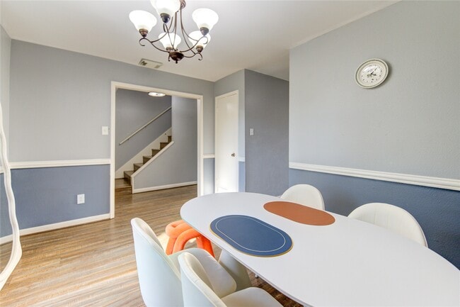 Building Photo - 1160 N Kirkwood Rd