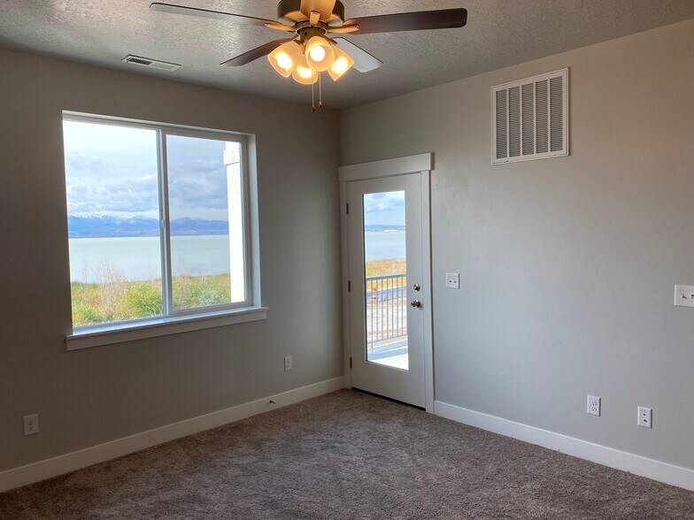 Building Photo - 797 N 380 W