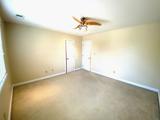 Building Photo - 4224 Evergreen Dr