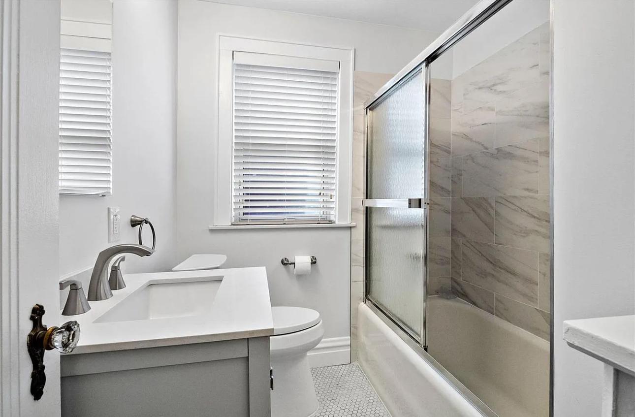 Building Photo - 7310 Lindell Blvd