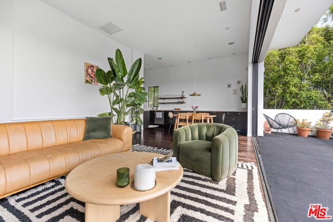 Building Photo - 2300 Ronda Vista Dr