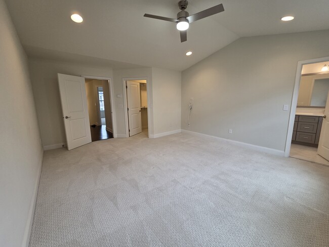 Building Photo - 12 Putnam Ln