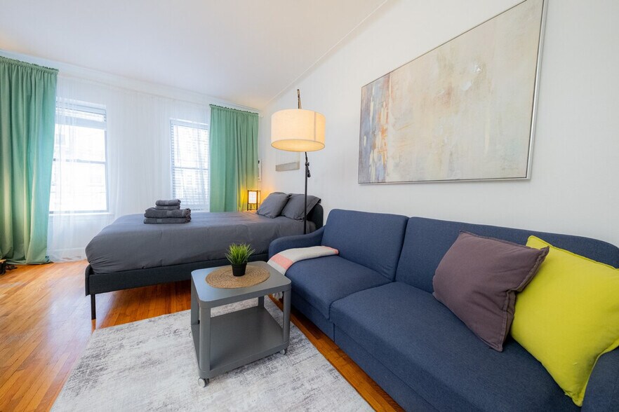 Building Photo - 330 E 74th St