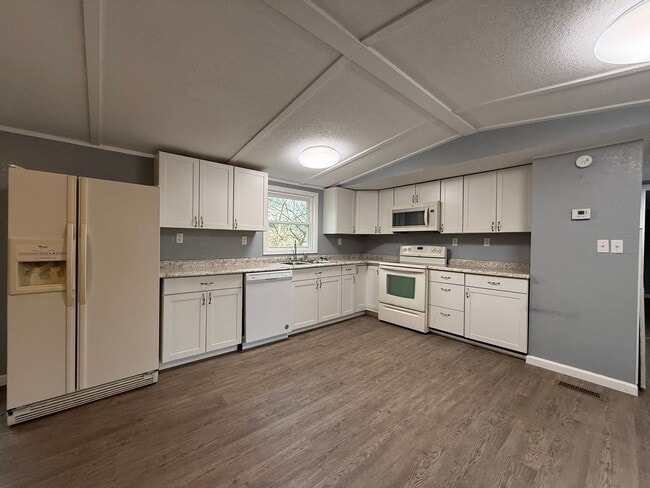 Building Photo - 3 Bedroom 2 Bathroom Home located in Baileyton, TN