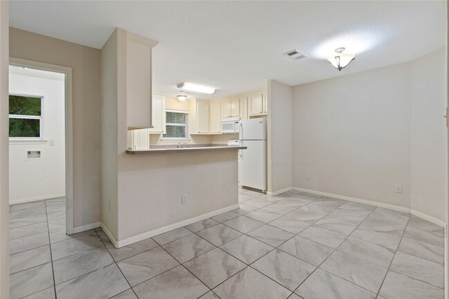 Building Photo - 12502 Hackberry Dr
