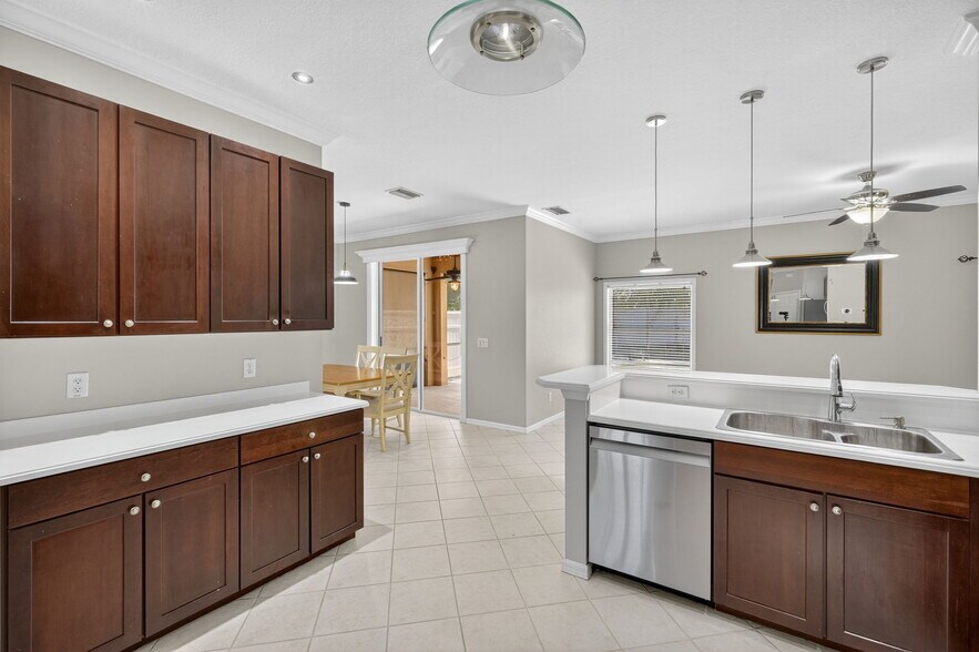 Building Photo - 8250 Silver Birch Way