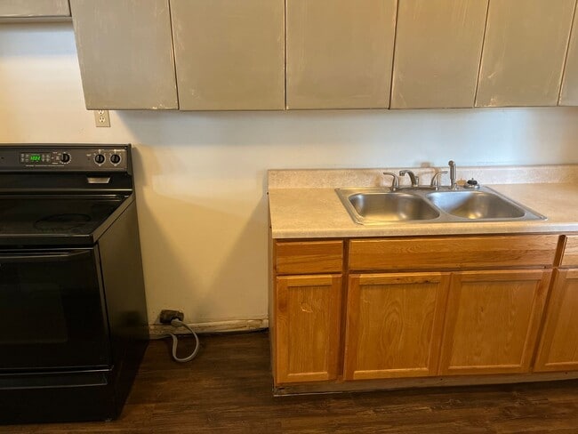 Building Photo - 3 Bedroom home