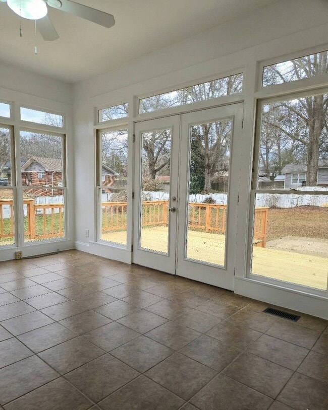 Building Photo - 402 Laurel St