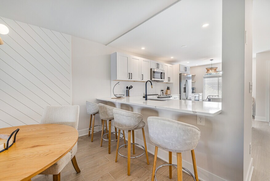 Building Photo - 16440 Kelly Cove Dr